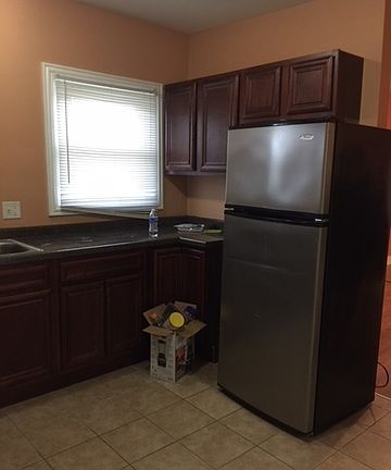 5th image of 8925 S Escanaba Ave