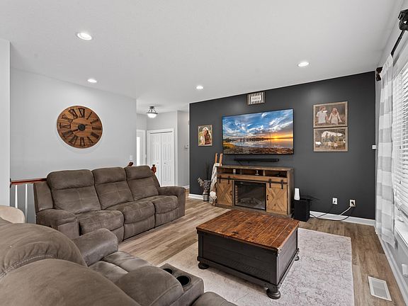 5th image of 502 Maplebrook Dr NE