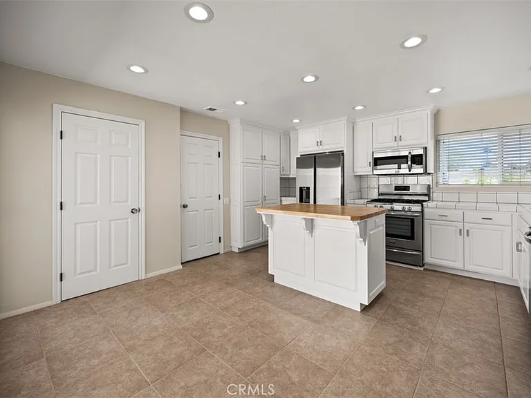22821 Mariano Dr — Photo 29