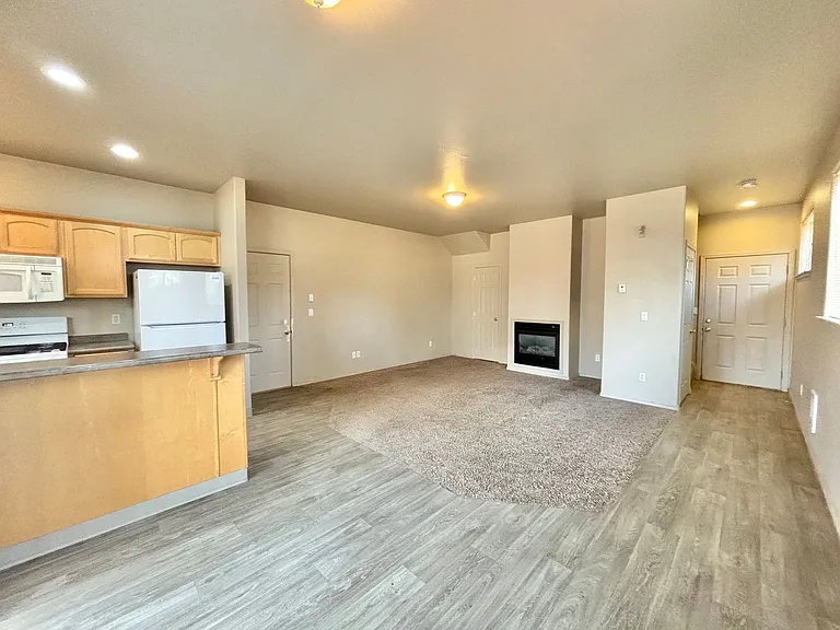 14 SE McKinley Ave #1 — Photo 9