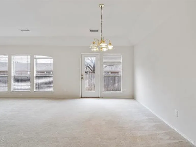 913 Soccer Dr — Photo 7