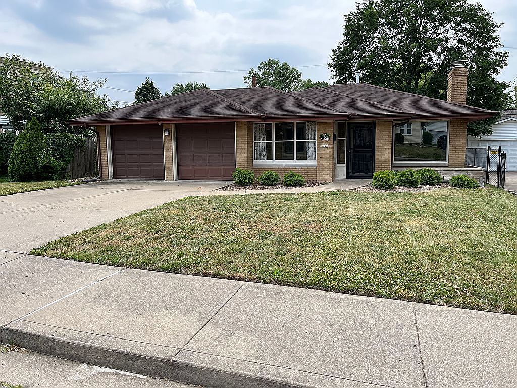 1104 E Richwoods Blvd, Peoria, IL 61603 | Zillow