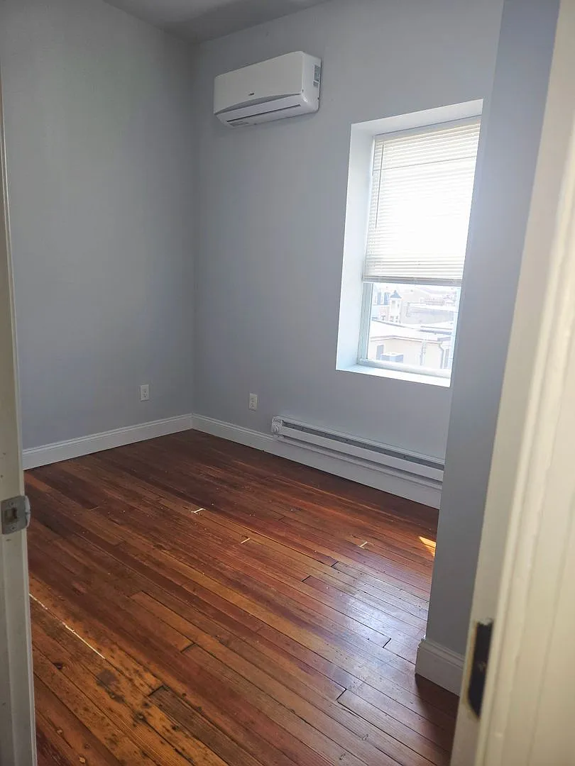 Remodeled 1 and 2 bedrooms — Photo 3