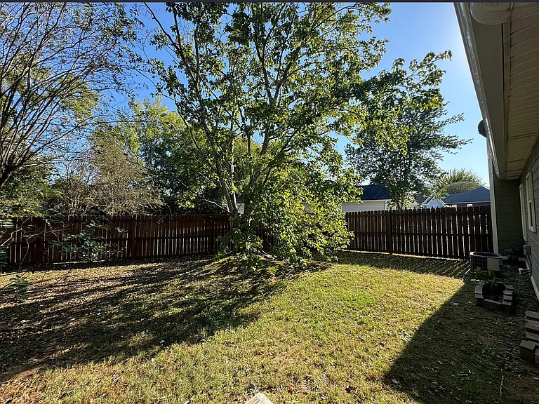 108 E Stonehaven Cir — Photo 19