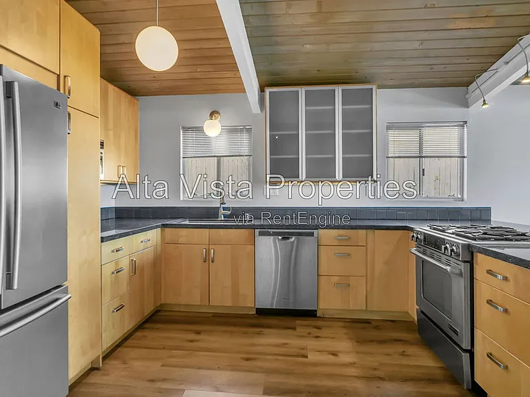 2569 Loring St — Photo 9