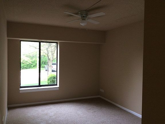 5th image of 3504 Lakeview Dr APT 104