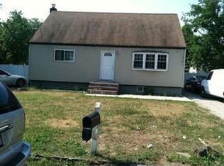 26 Poplar Rd, Amityville, NY 11701
