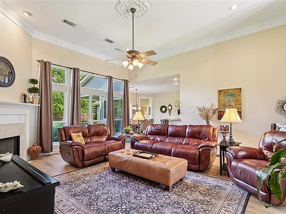 5th image of 856 Sweet Bay Dr