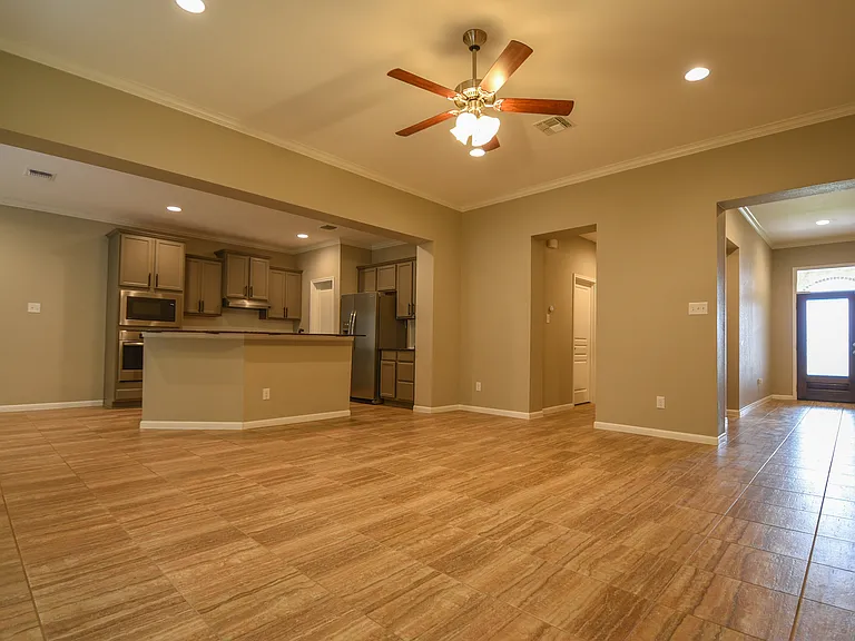 7712 Kendall Hill Dr — Photo 4