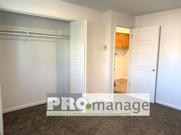 375 S. 3rd W. — Photo 9