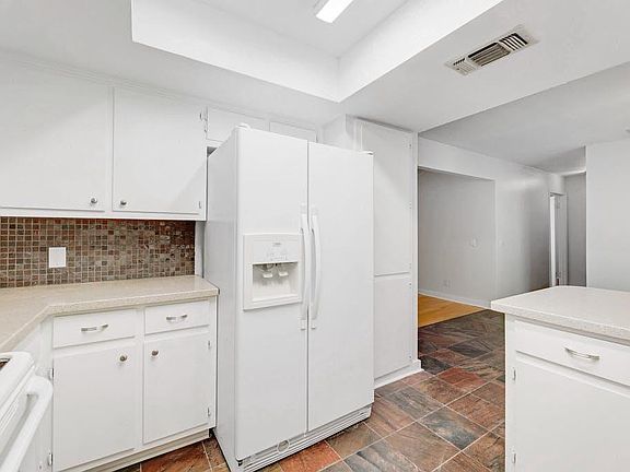 4th image of 2406 Orleans Dr