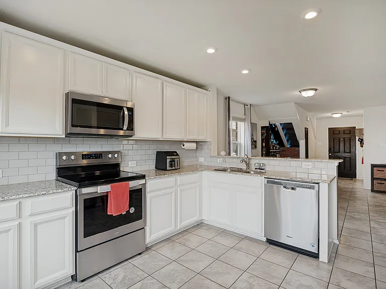 1073 Norias Dr — Photo 11