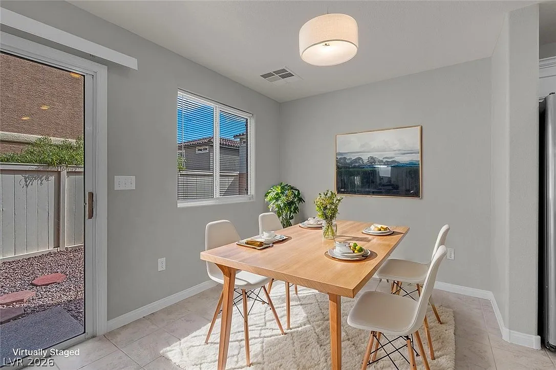 4 bed, 2.5 bath, 1595 sqft, $1,950 — Photo 4