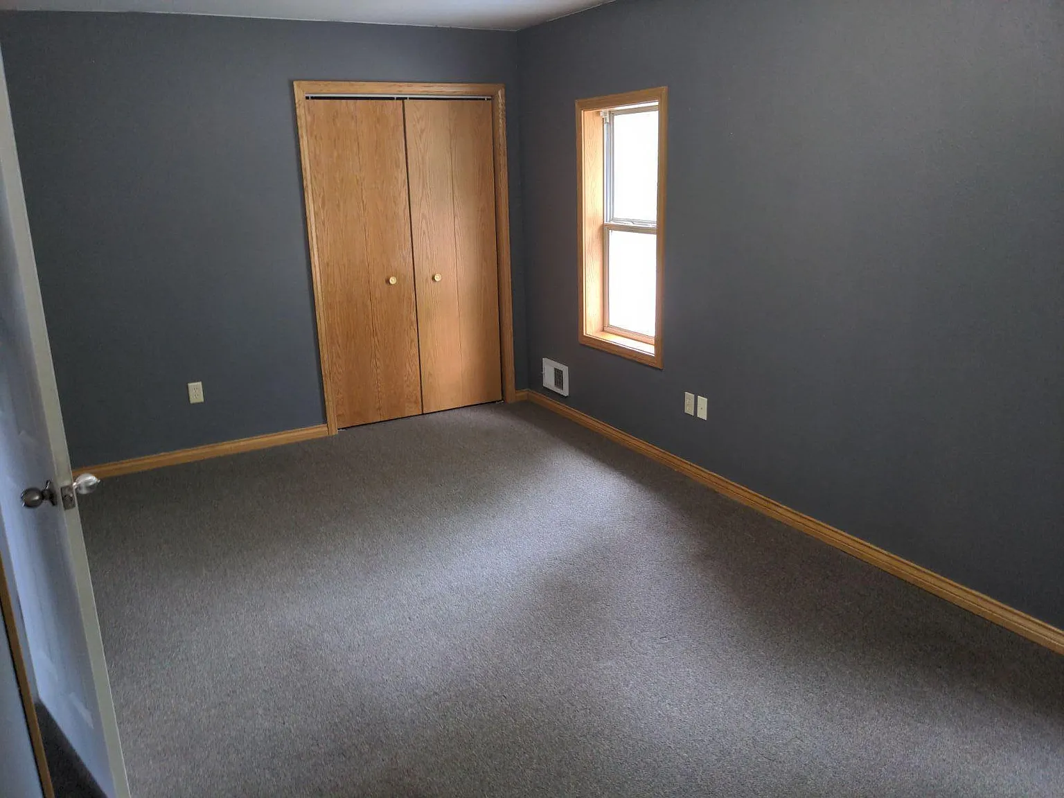 3 bed, 1100 sqft, $1,300 — Photo 3