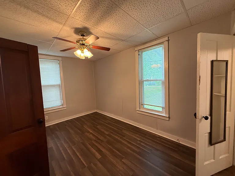 218 E Monroe St — Photo 14