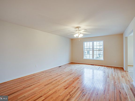 4th image of 306 Burnside Ave