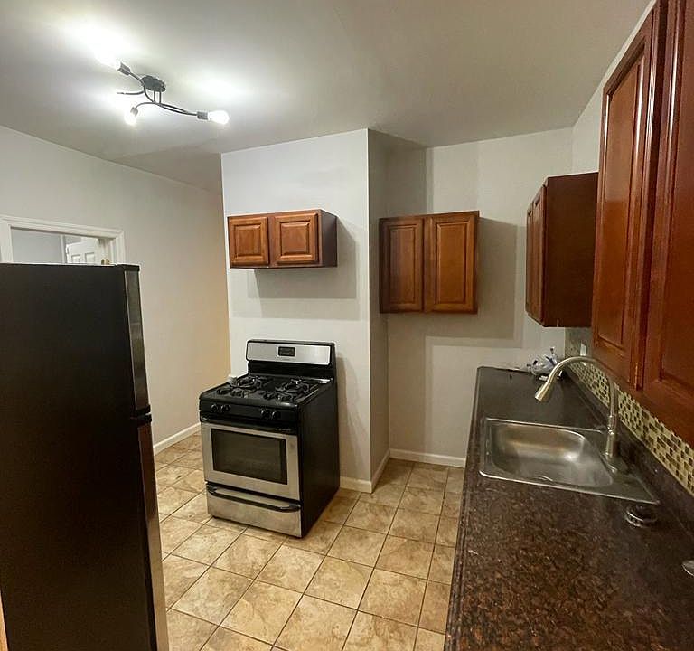 1st image of 63 Linden Ave Floor 1