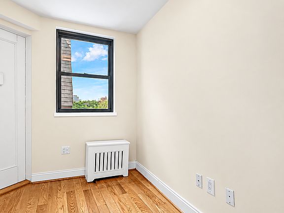 4th image of 3755 77th St APT 6F