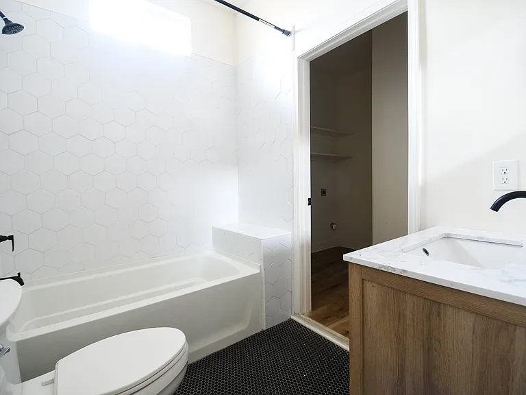 740 Thayer St #2B — Photo 15