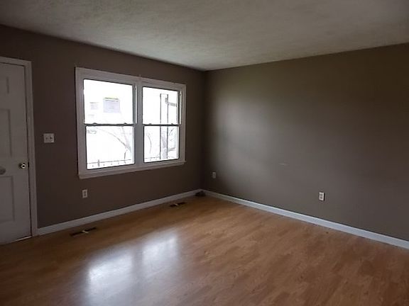 5th image of 600 E Marshall St