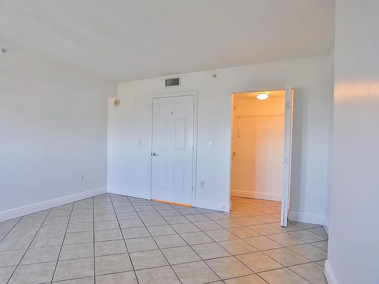 3000 Coral Way #522 — Photo 11