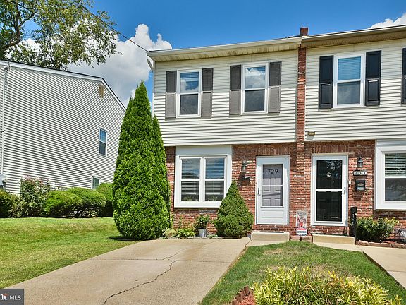 2nd image of 729 Stanwood St