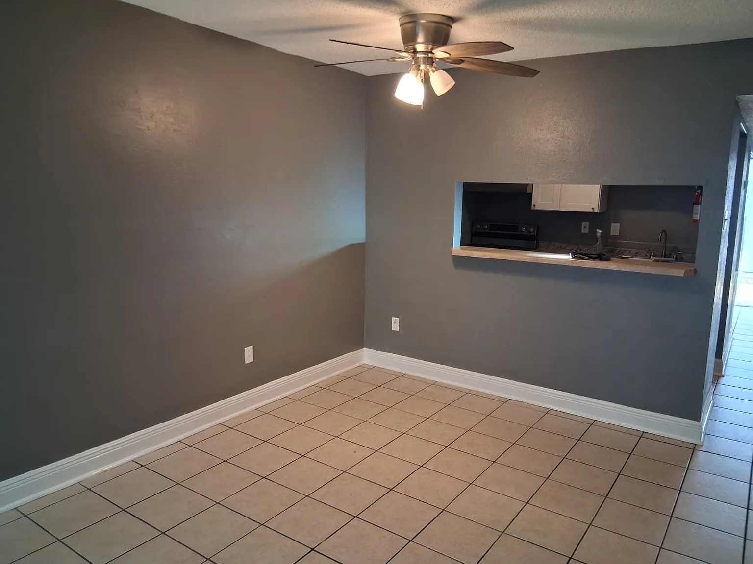 3 bed, 1100 sqft, $1,400 — Photo 3