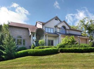 9750 Erin Woods Dr, Dublin, OH 43017