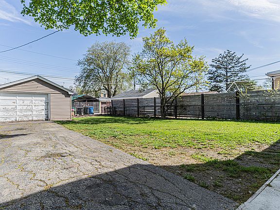 5th image of 3640 W 86th St