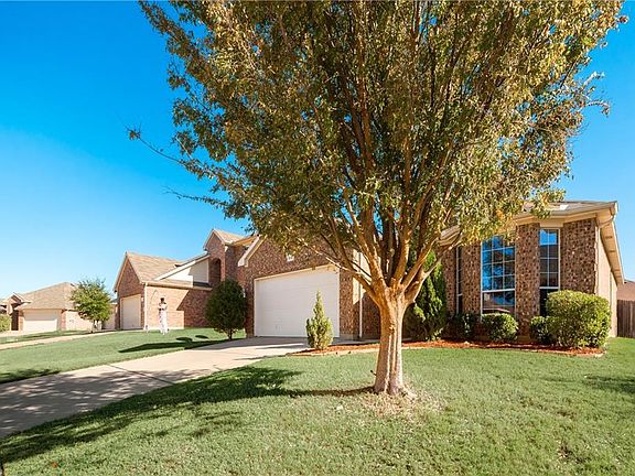 3rd image of 813 Pebblecreek Dr