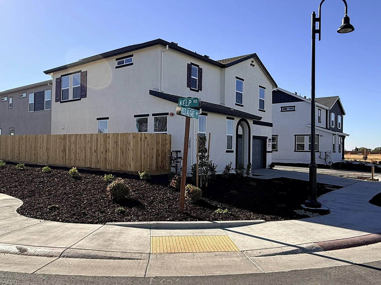 3 bed, 2.5 bath, 1708 sqft, $3,350 — Photo 3