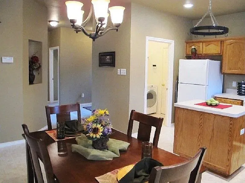3 bed, 1479 sqft, $2,100 — Photo 3