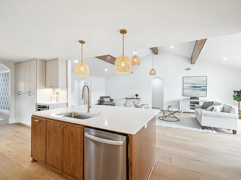 7715 Twin Hills Dr — Photo 1
