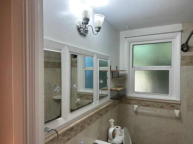 Tiled main bathroom