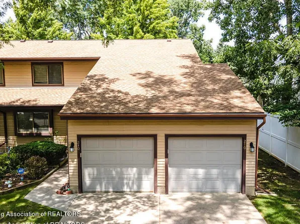 2105 E Provincial House Dr, Lansing, MI 48910