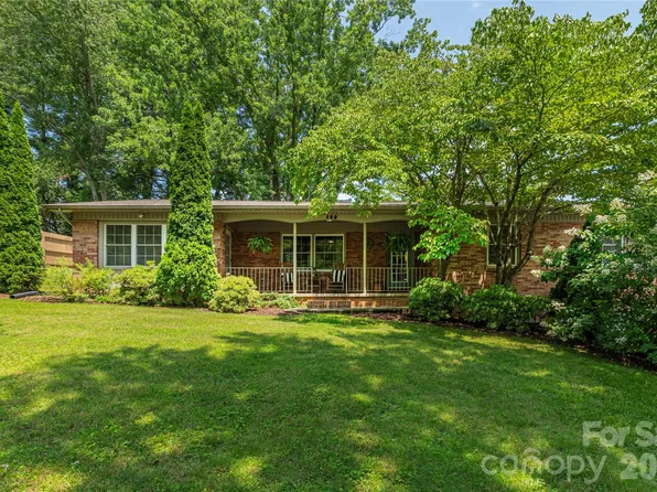 102 Azalea Dr, Waynesville, NC 28786