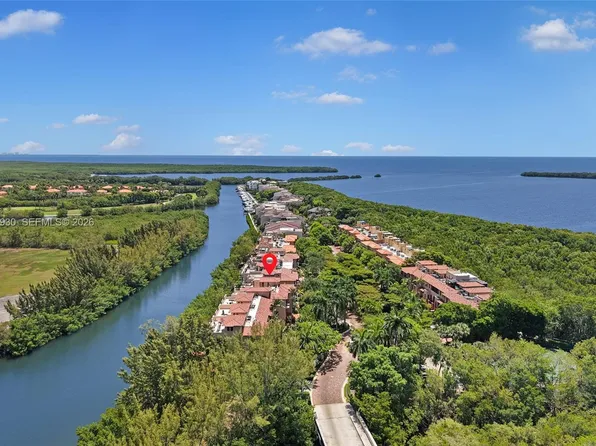 6226 Paradise Point Dr, Palmetto Bay, FL 33157