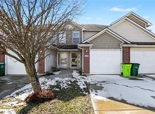 904 SW Peach Tree Ln, Lees Summit, MO 64064