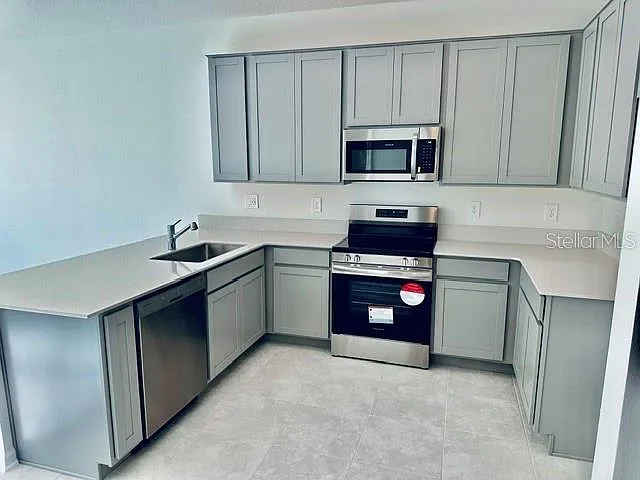 3 bed, 2.5 bath, 1834 sqft, $2,350 — Photo 2