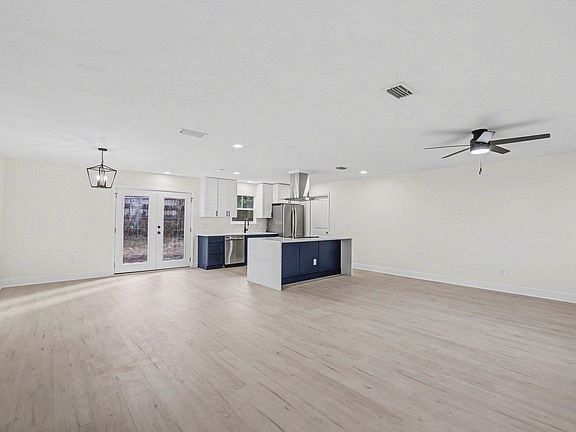 3rd image of 1927 Lawson Rd