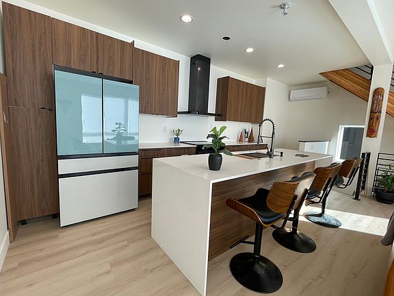 Large Kitchen. Waterfall
