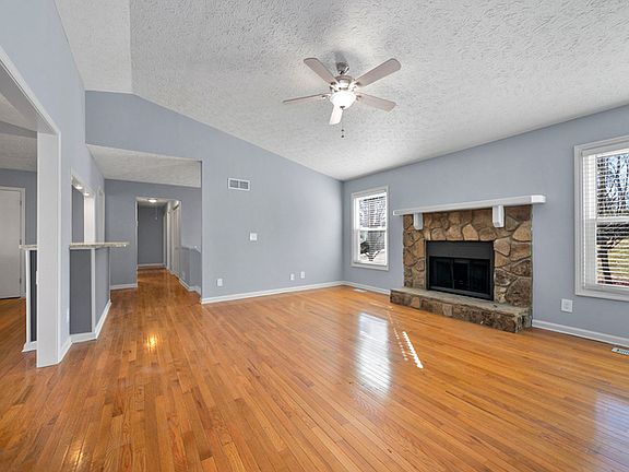4th image of 523 Hollow Ct