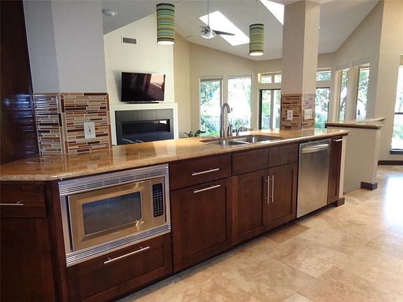 5th image of 2700 Marquis Cir W