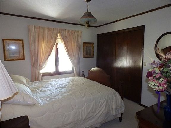 4th image of 1118 W Lowry St