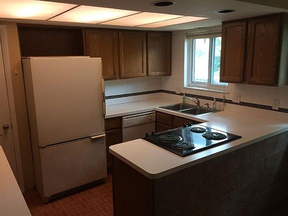 3rd image of 532 Center Dr
