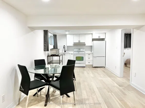 2 Pannahill Rd Unit 2, Toronto, ON M3H 4N3