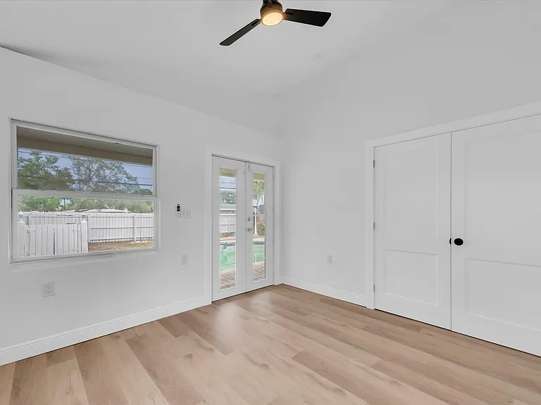 3811 Huntington St NE — Photo 25