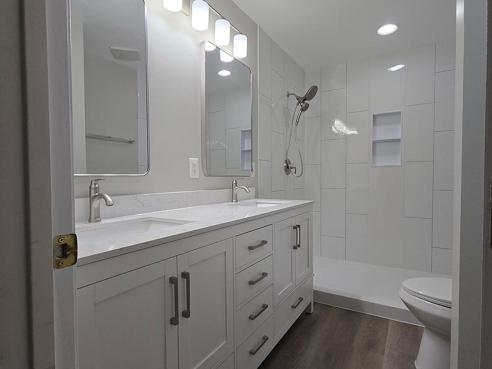 2nd image of 43099 Hunters Green Sq