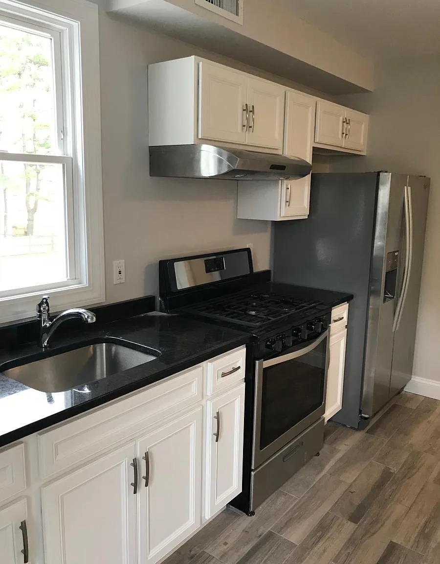 3 bed, $2,500 — Photo 2
