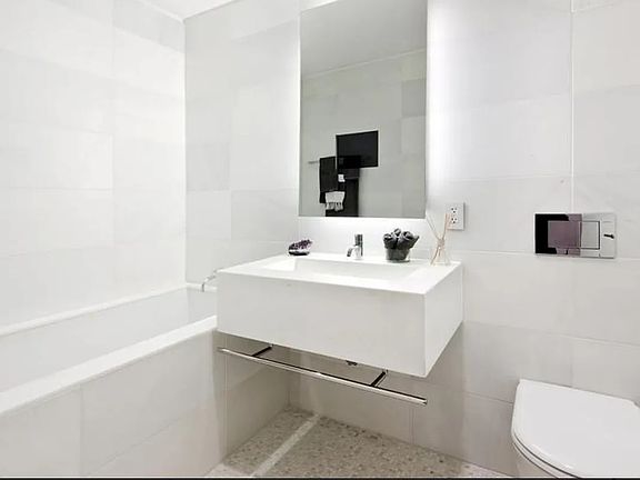 4th image of 400 E 67th St #5E